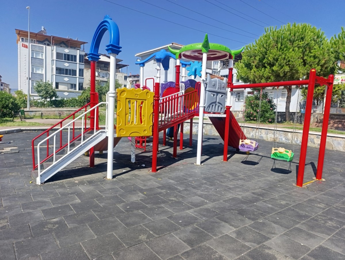 İlkadım Parkları Kırmızı Beyaz